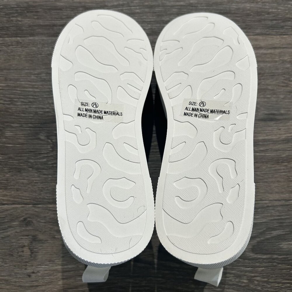 NEW Lulus Size 7.5 Cassay White Crocodile Embossed Platform Slip On Sneakers - Picture 9 of 9